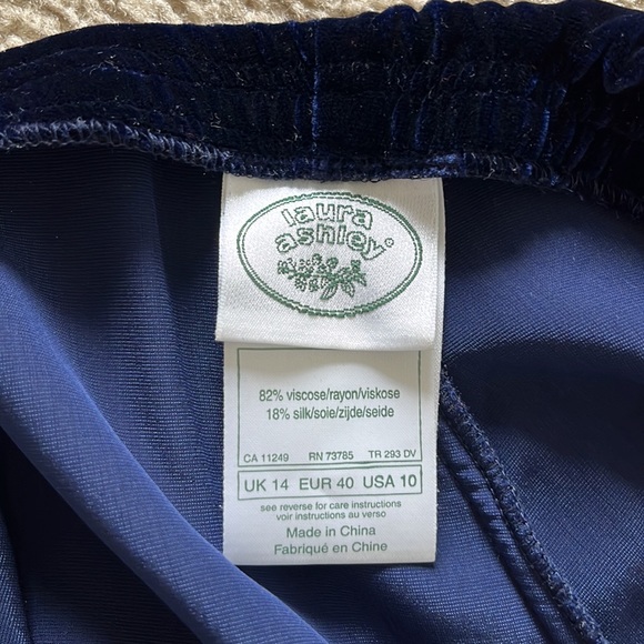 Laura Ashley velvet coord. Shirt and pants. Vintage circa 1990 - Picture 4 of 7